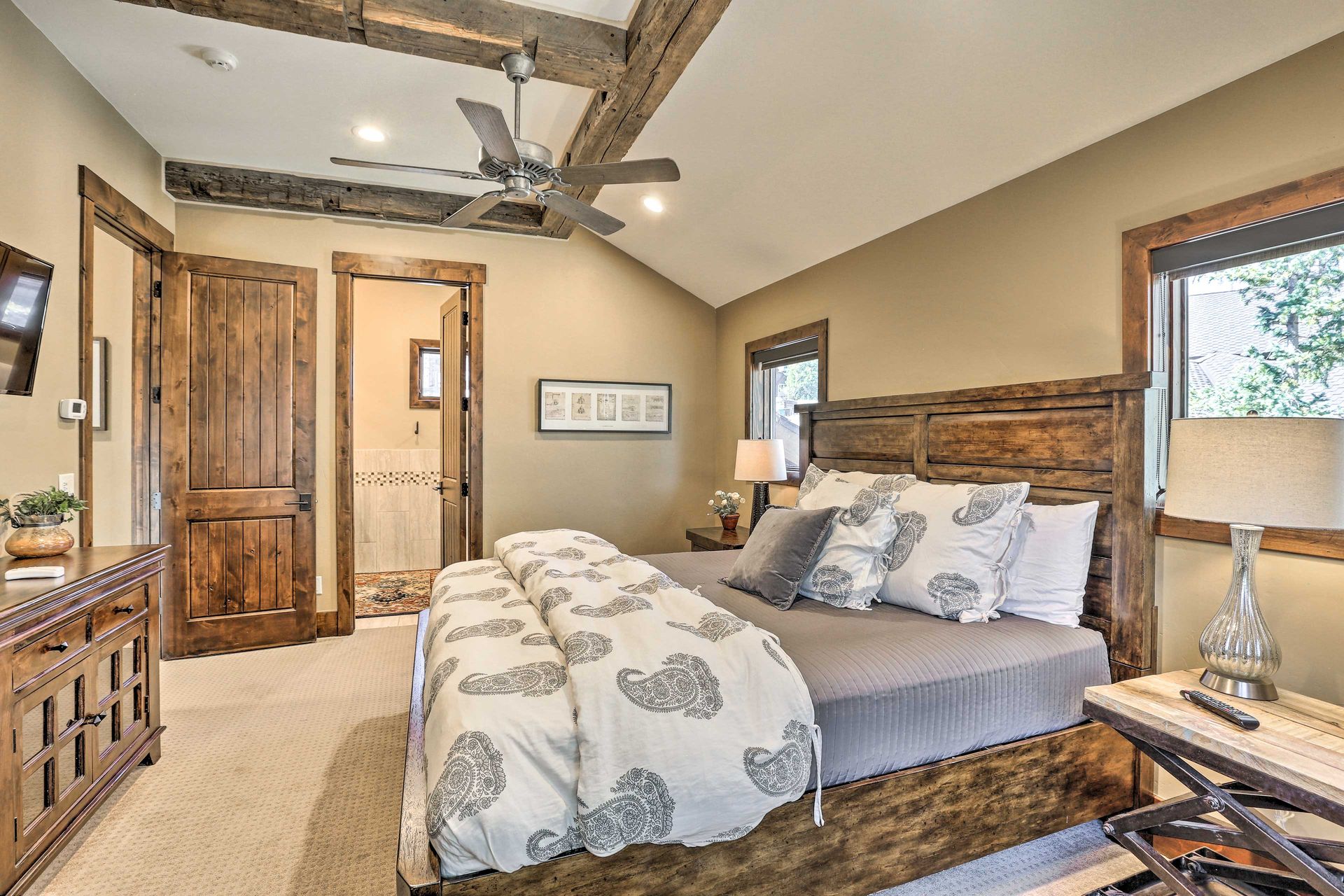 CM2 Bedroom 2 (Queen)
