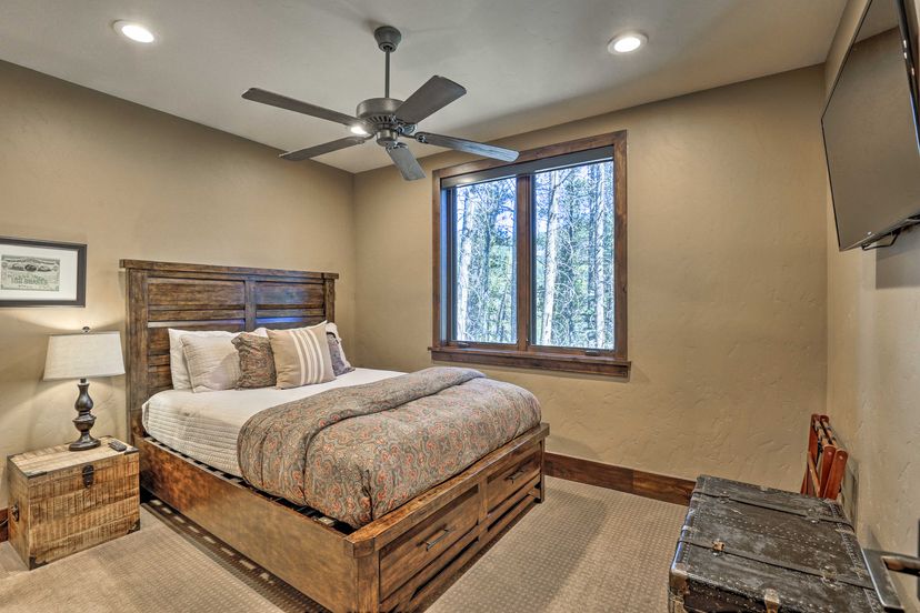 CM2 Bedroom 3 (Main Floor, King)