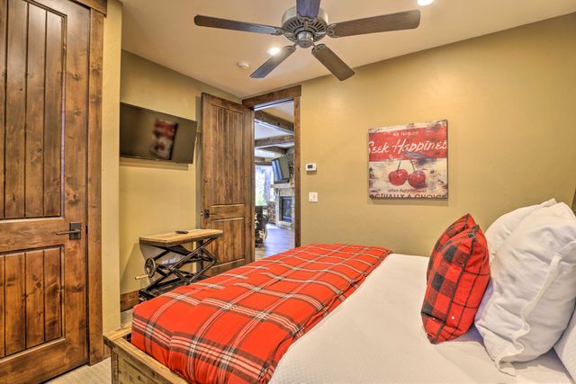 CM2 Bedroom 5 (King)